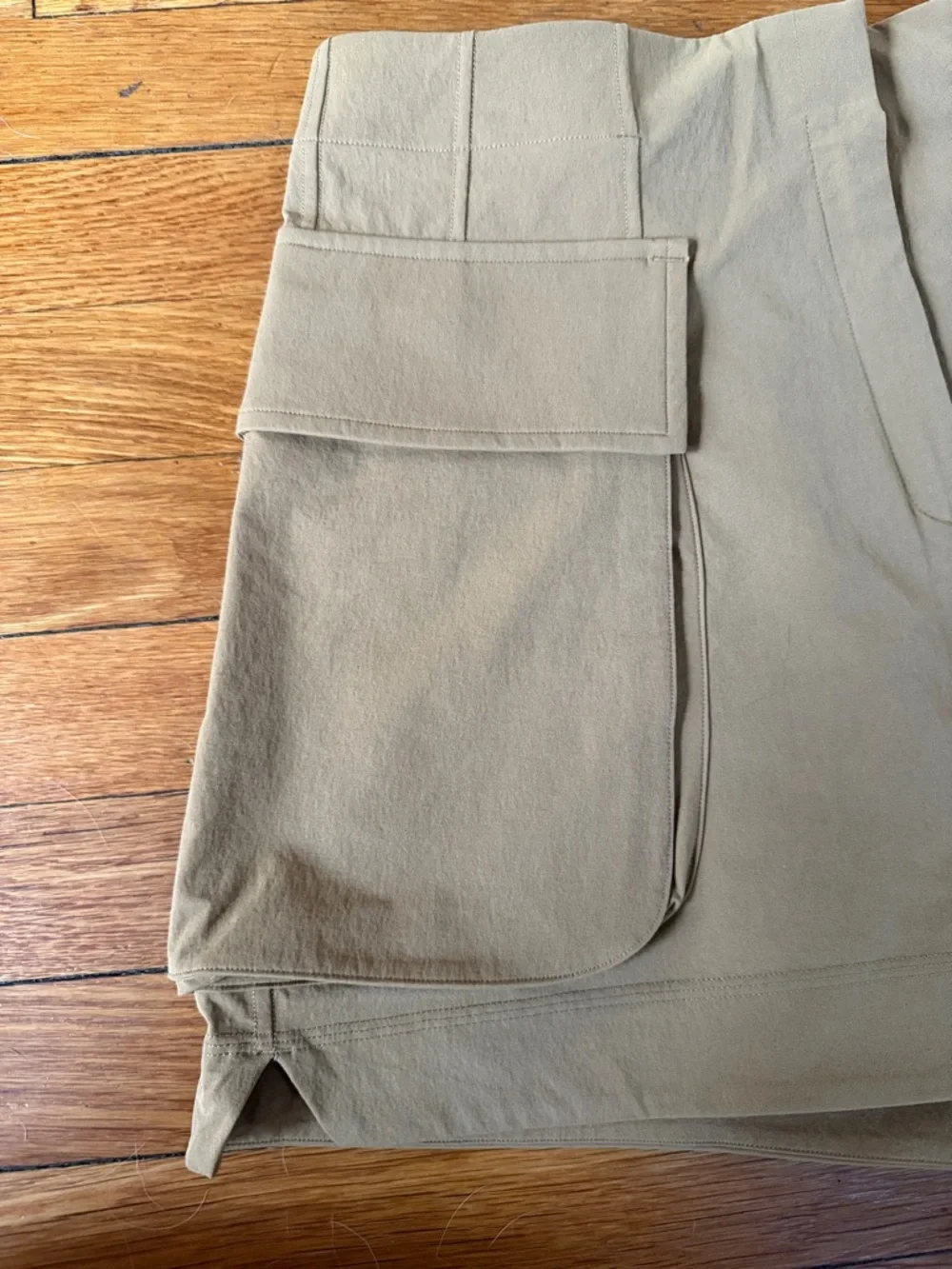 Lululemon High-Rise Cargo Pocket Women’s Shorts — Taupe - Picture 3 of 8